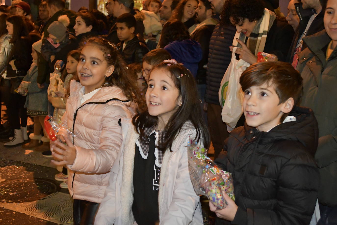 Fotos: Melchor, Gaspar y Baltasar llenan Avilés de ilusión