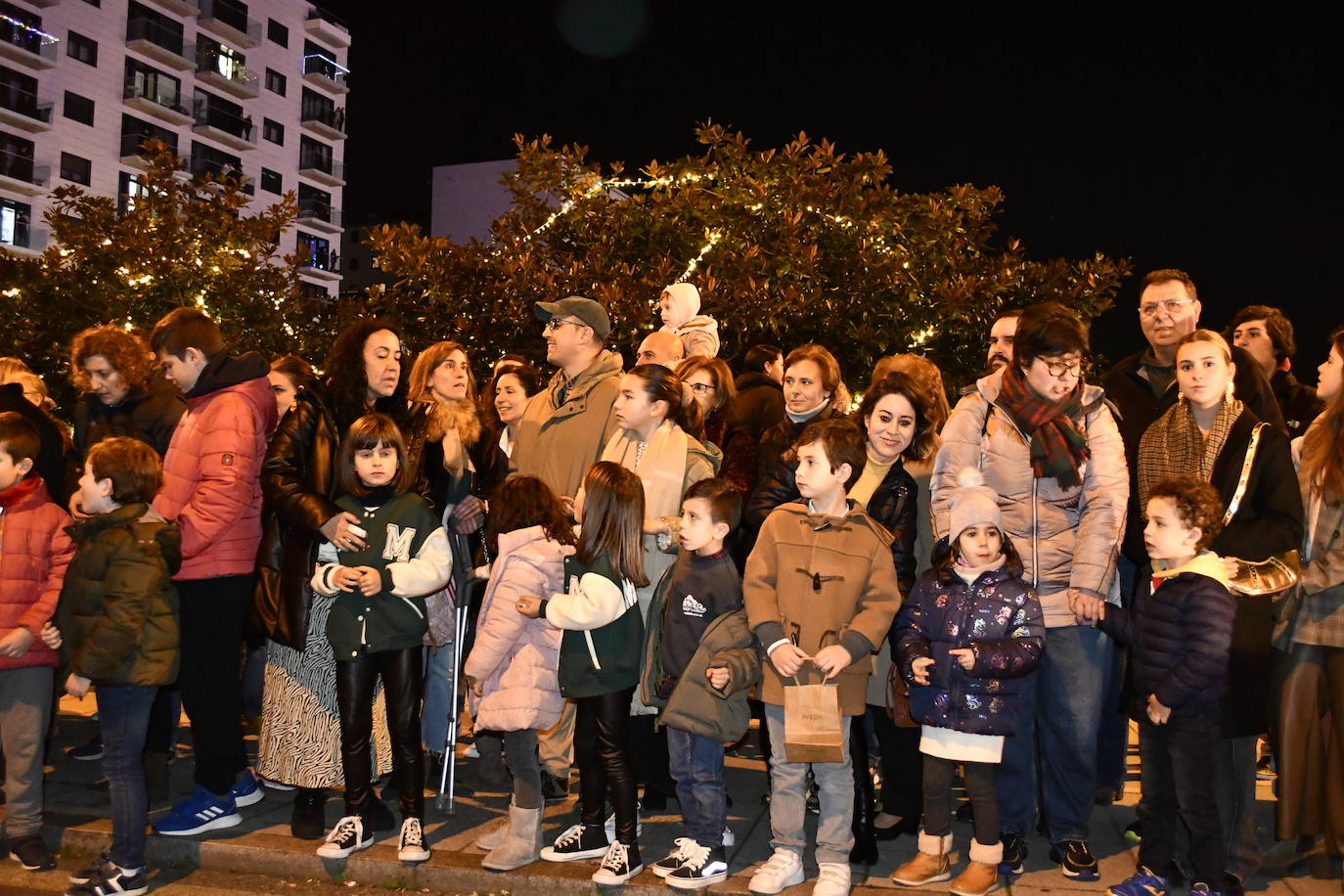 Fotos: Melchor, Gaspar y Baltasar llenan Avilés de ilusión