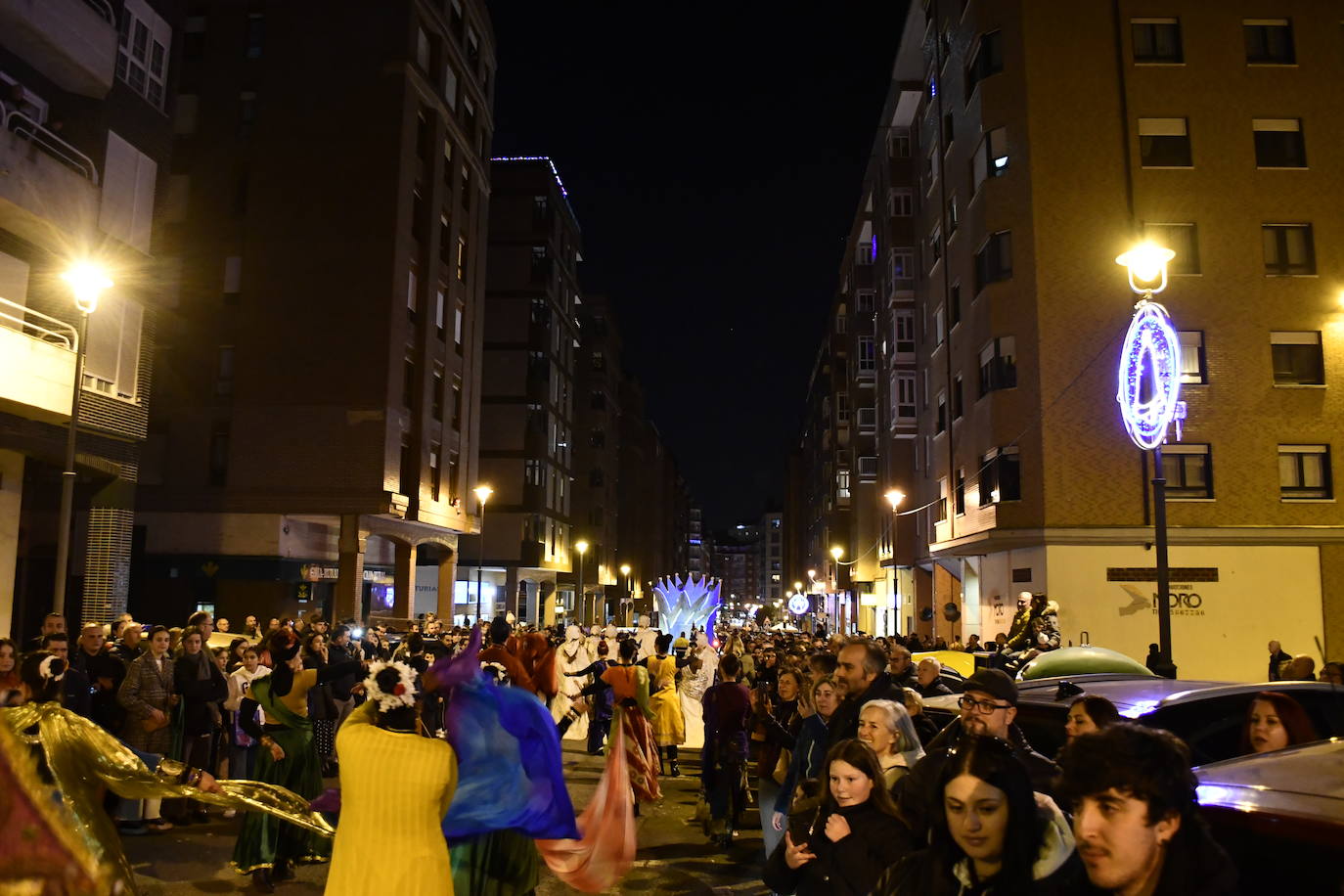 Fotos: Melchor, Gaspar y Baltasar llenan Avilés de ilusión