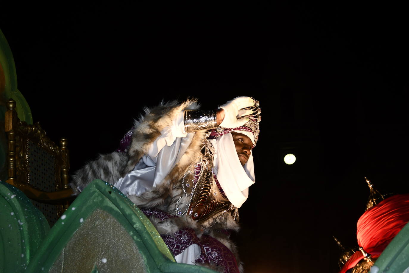 Fotos: Melchor, Gaspar y Baltasar llenan Avilés de ilusión