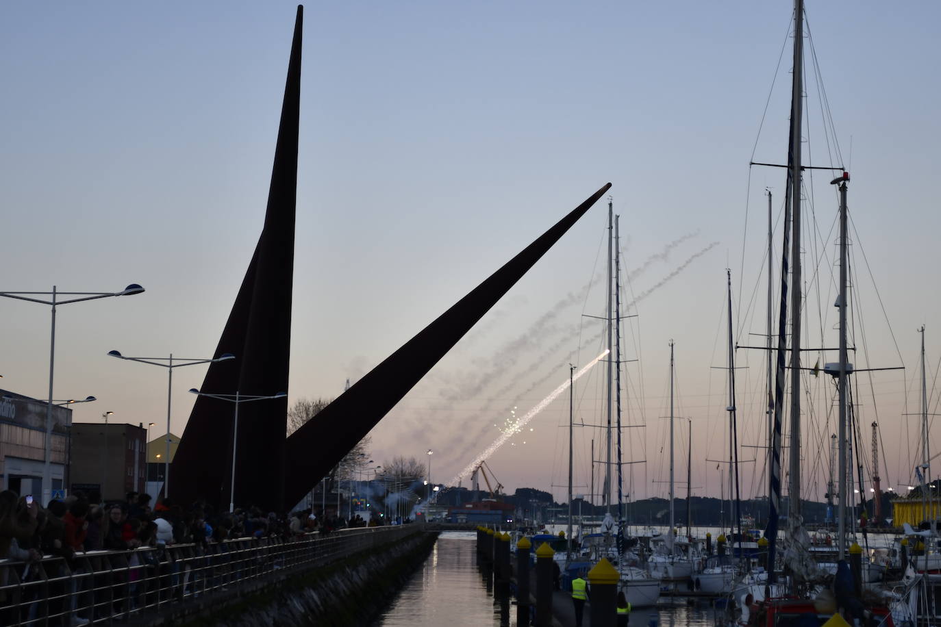 Fotos: Melchor, Gaspar y Baltasar llenan Avilés de ilusión
