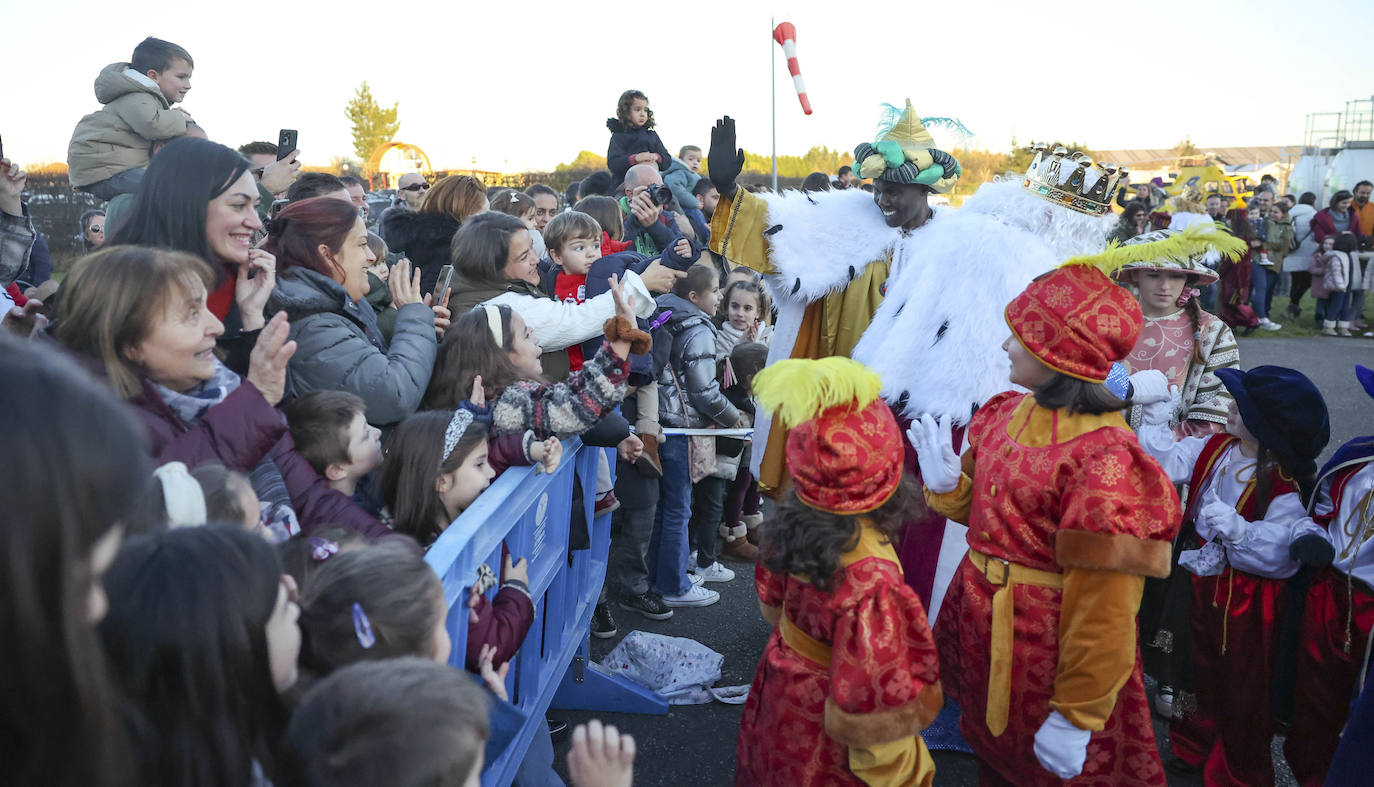 Fotos: El impresionante recibimiento de Sus Majestades a La Morgal