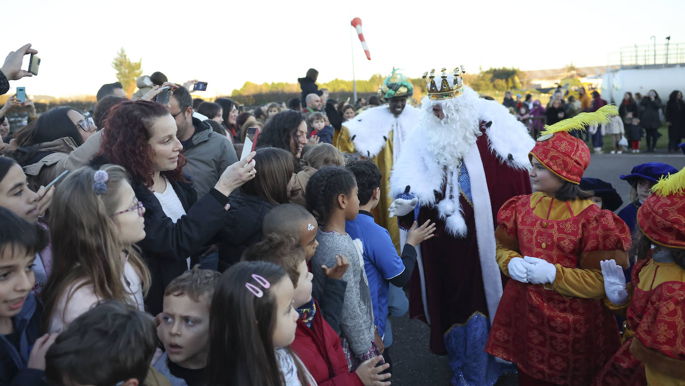 Fotos: El impresionante recibimiento de Sus Majestades a La Morgal