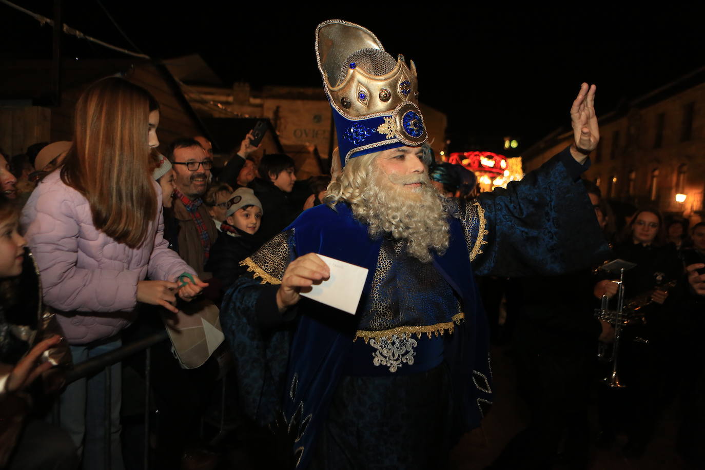 Fotos: Los Reyes Magos hacen soñar a los niños en Oviedo