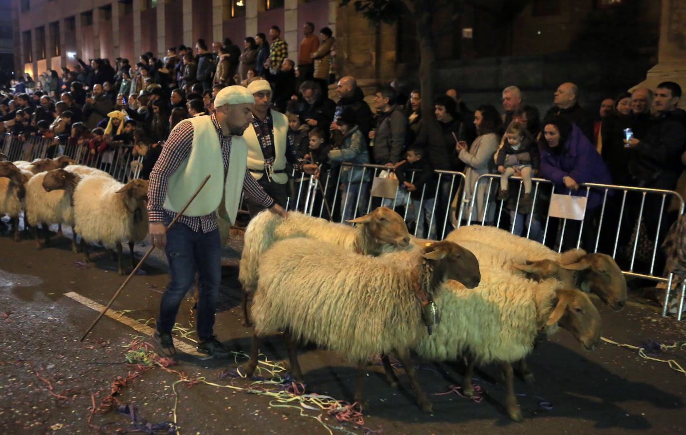 Fotos: Los Reyes Magos hacen soñar a los niños en Oviedo