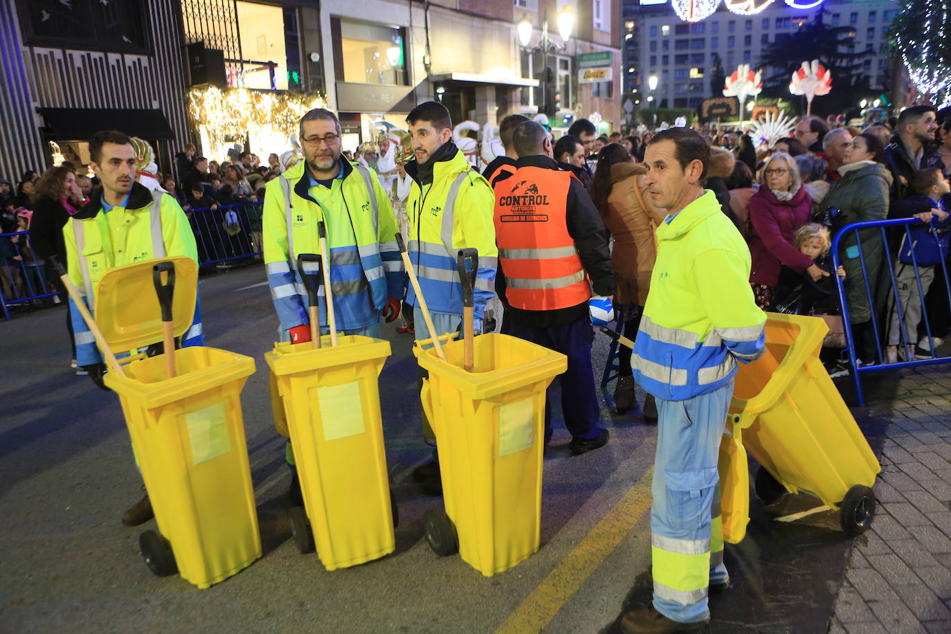 Fotos: Los Reyes Magos hacen soñar a los niños en Oviedo