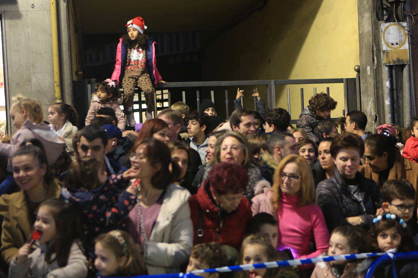 Fotos: Los Reyes Magos hacen soñar a los niños en Oviedo