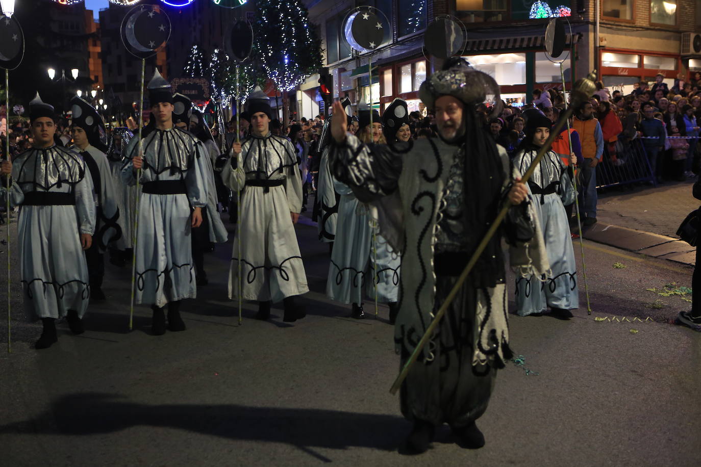 Fotos: Los Reyes Magos hacen soñar a los niños en Oviedo