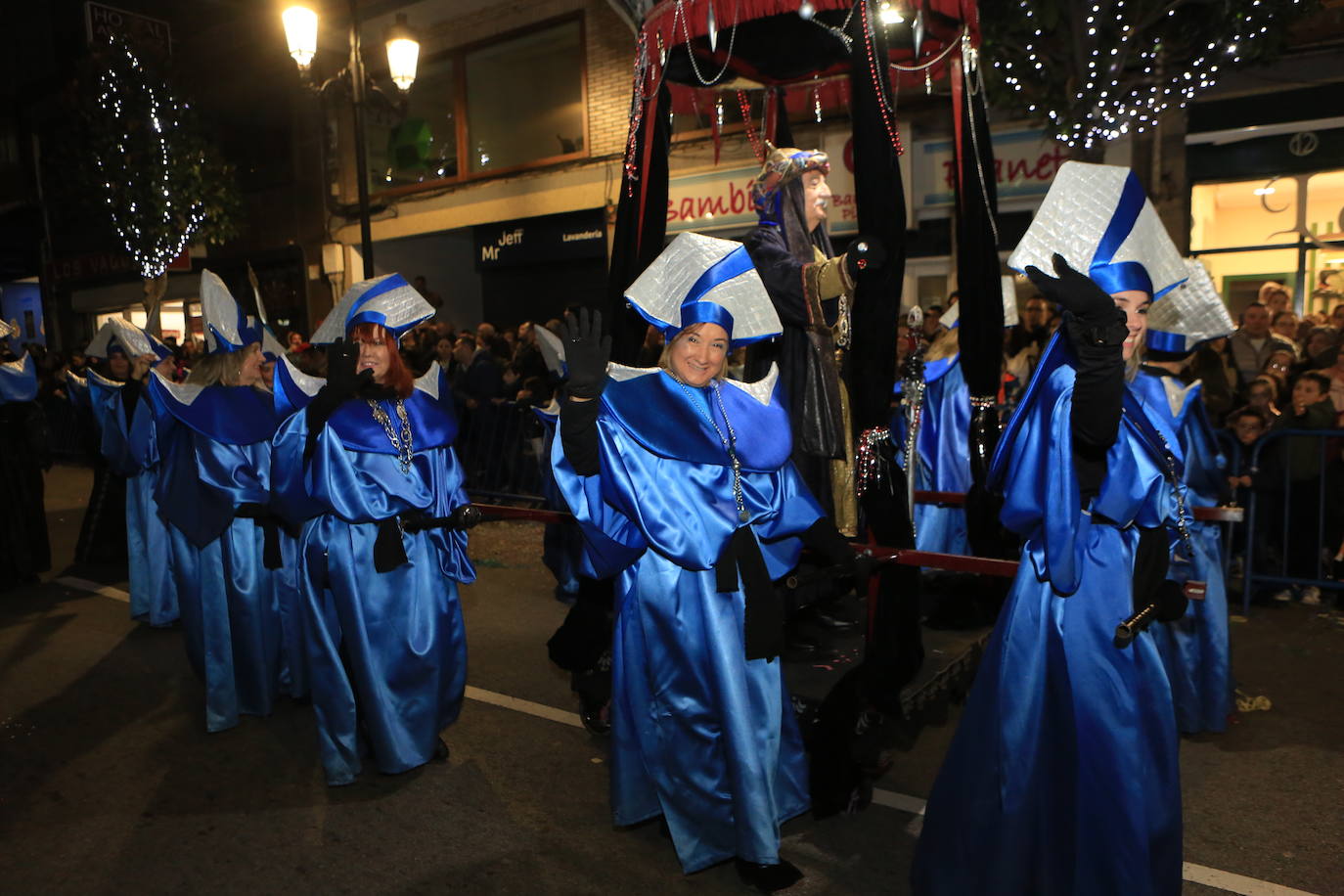 Fotos: Los Reyes Magos hacen soñar a los niños en Oviedo
