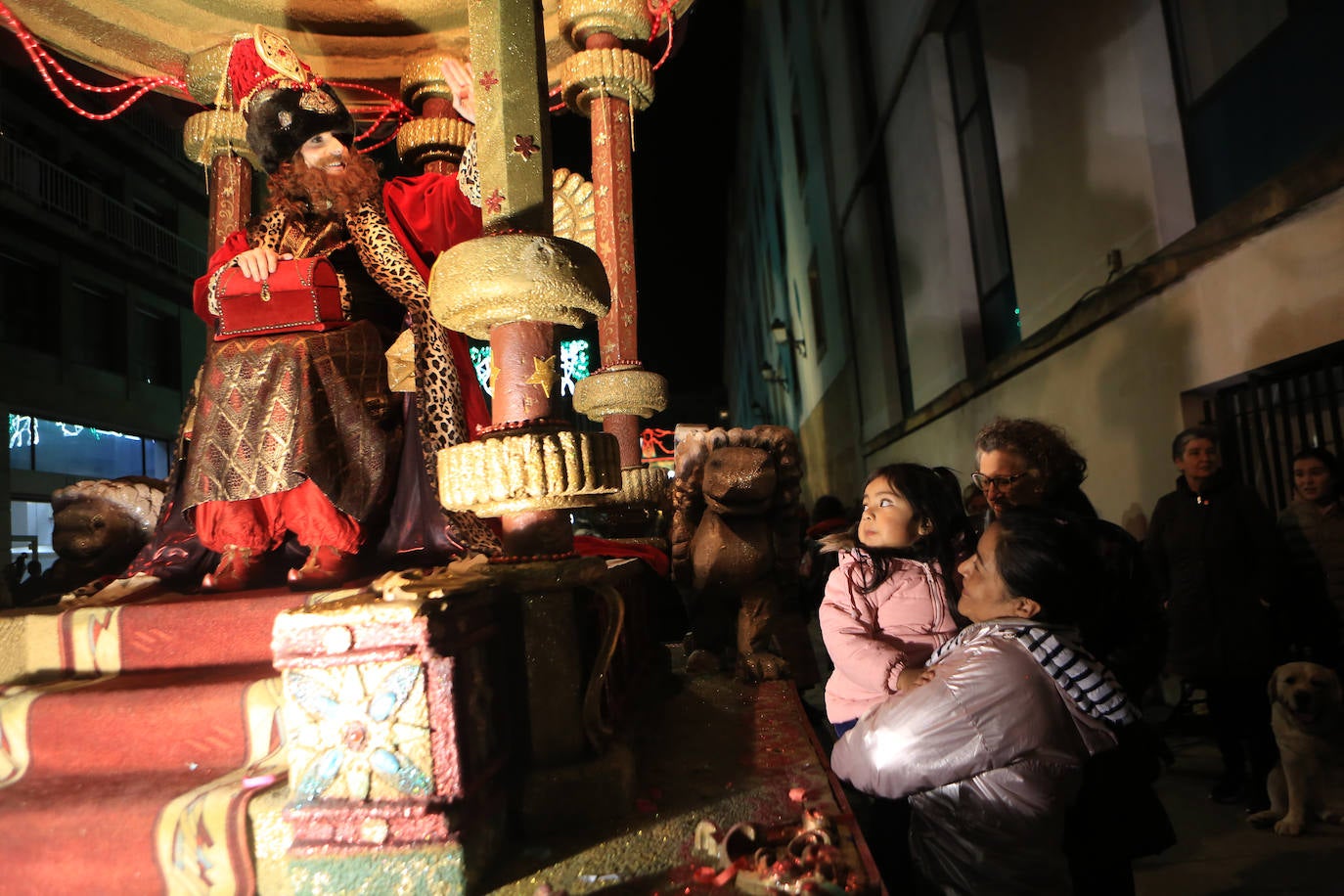 Fotos: Los Reyes Magos hacen soñar a los niños en Oviedo