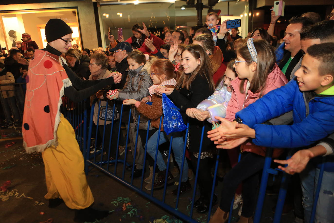 Fotos: Los Reyes Magos hacen soñar a los niños en Oviedo