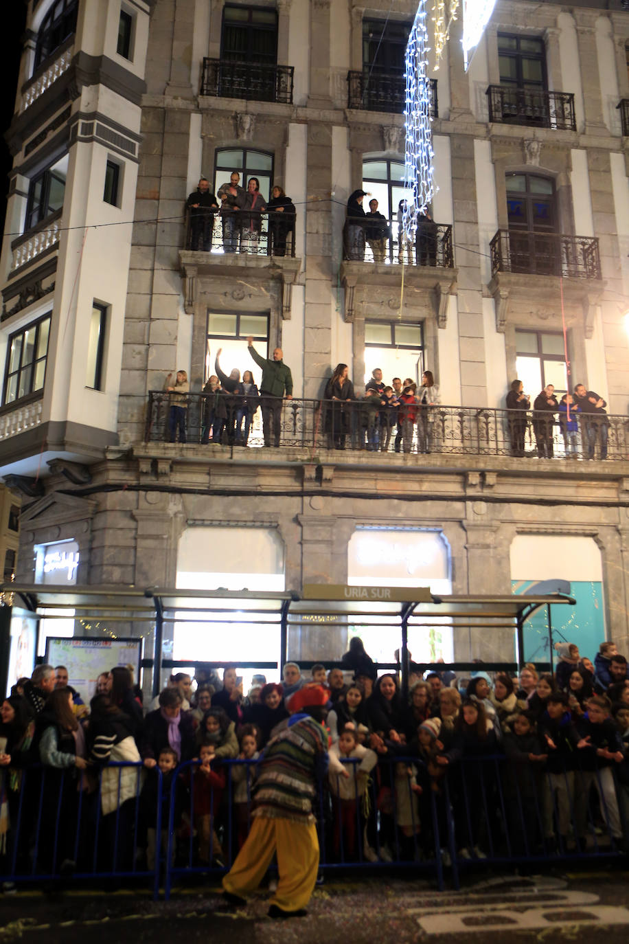 Fotos: Los Reyes Magos hacen soñar a los niños en Oviedo