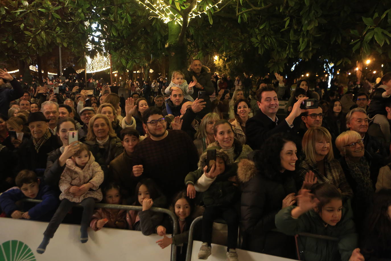 Fotos: Los Reyes Magos hacen soñar a los niños en Oviedo