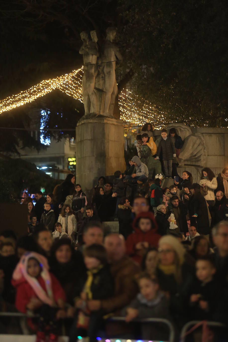 Fotos: Los Reyes Magos hacen soñar a los niños en Oviedo