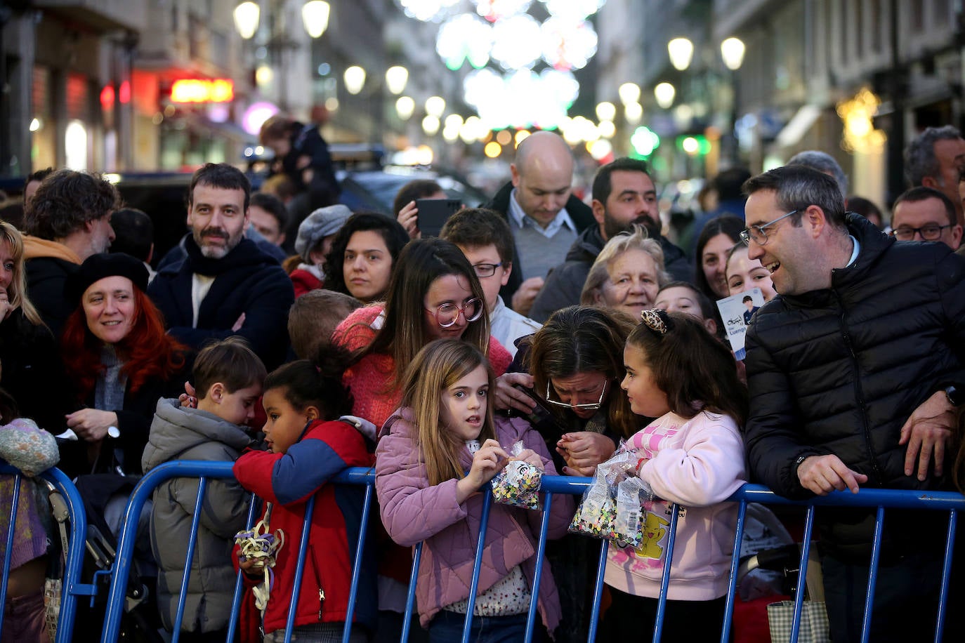 Fotos: Los Reyes Magos hacen soñar a los niños en Oviedo