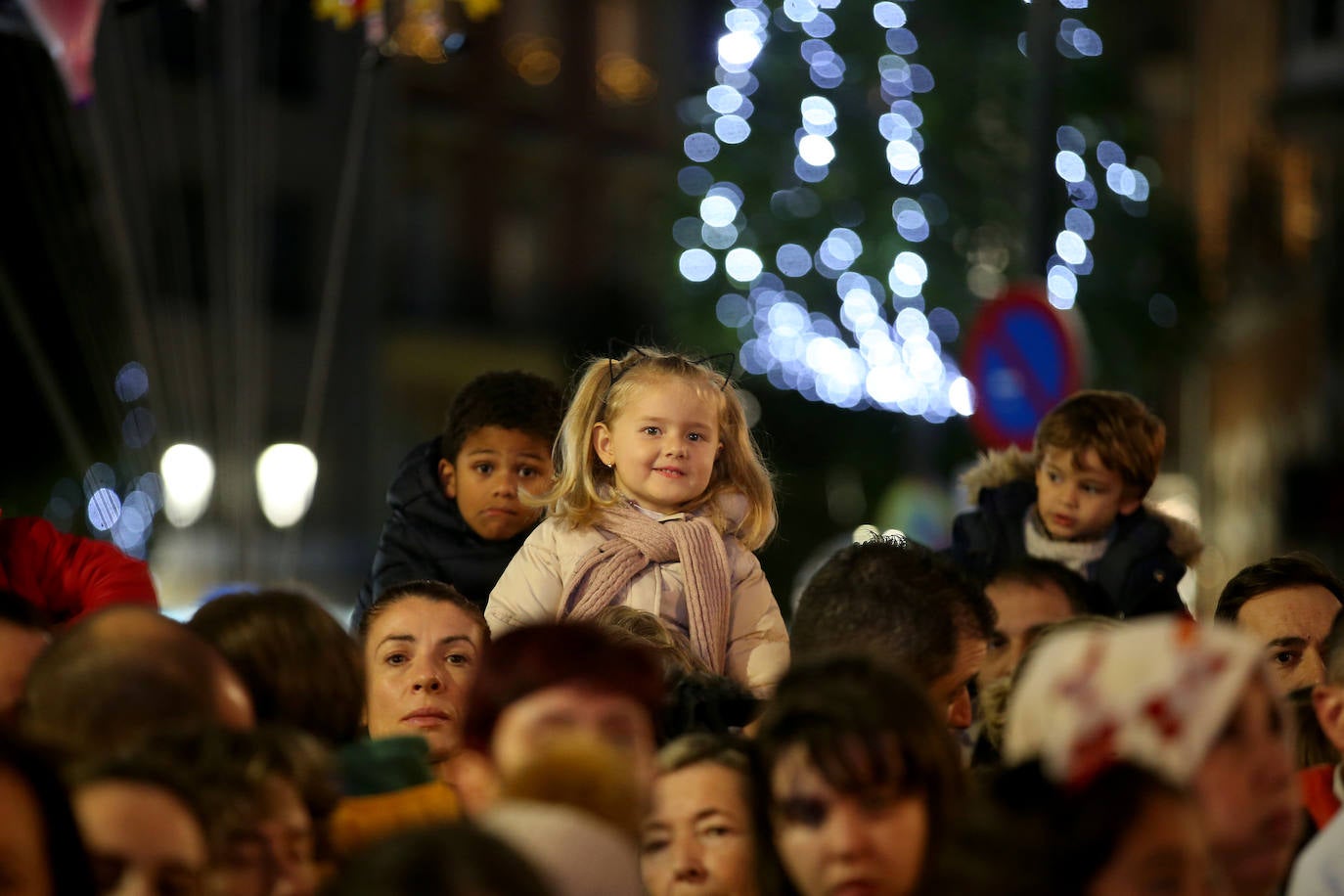 Fotos: Los Reyes Magos hacen soñar a los niños en Oviedo