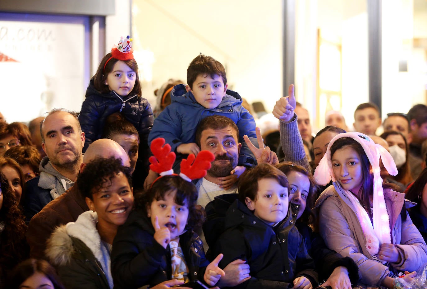 Fotos: Los Reyes Magos hacen soñar a los niños en Oviedo