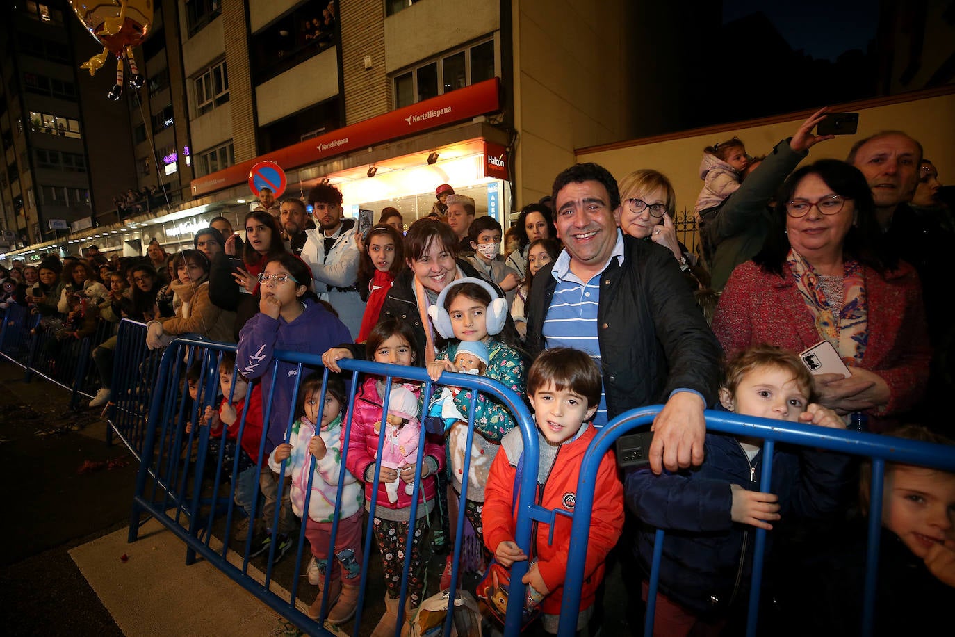 Fotos: Los Reyes Magos hacen soñar a los niños en Oviedo