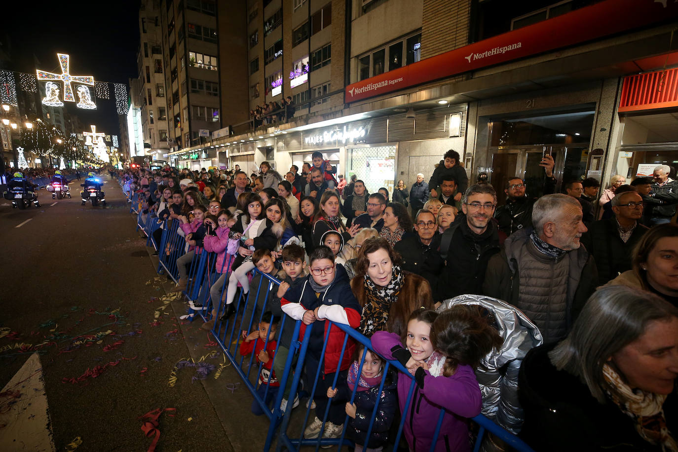 Fotos: Los Reyes Magos hacen soñar a los niños en Oviedo