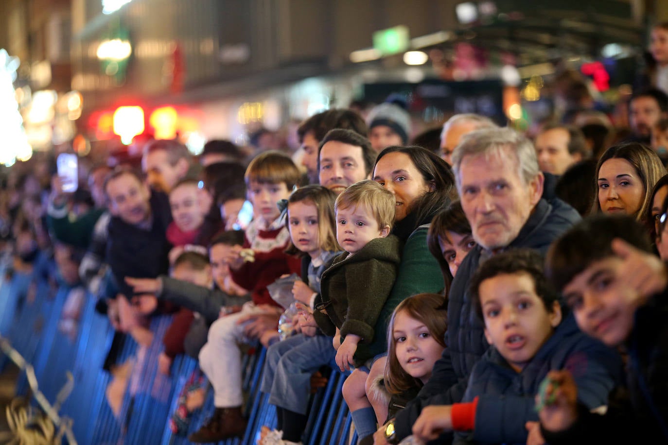 Fotos: Los Reyes Magos hacen soñar a los niños en Oviedo