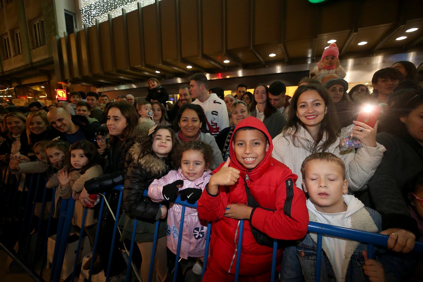 Fotos: Los Reyes Magos hacen soñar a los niños en Oviedo