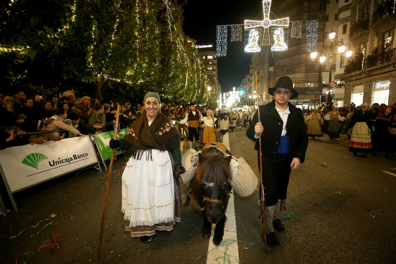 Fotos: Los Reyes Magos hacen soñar a los niños en Oviedo