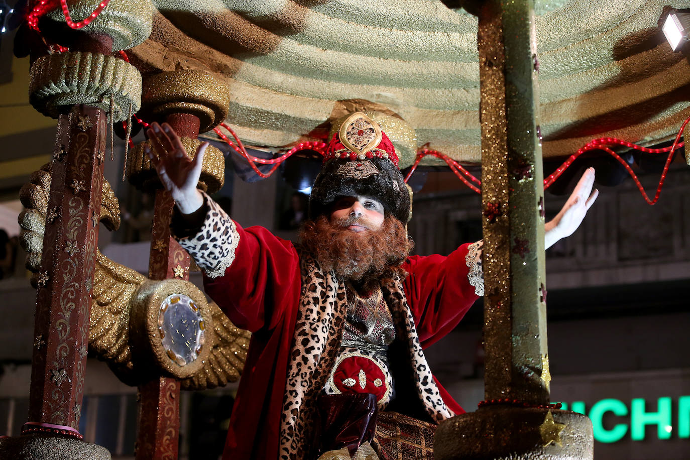 Fotos: Los Reyes Magos hacen soñar a los niños en Oviedo