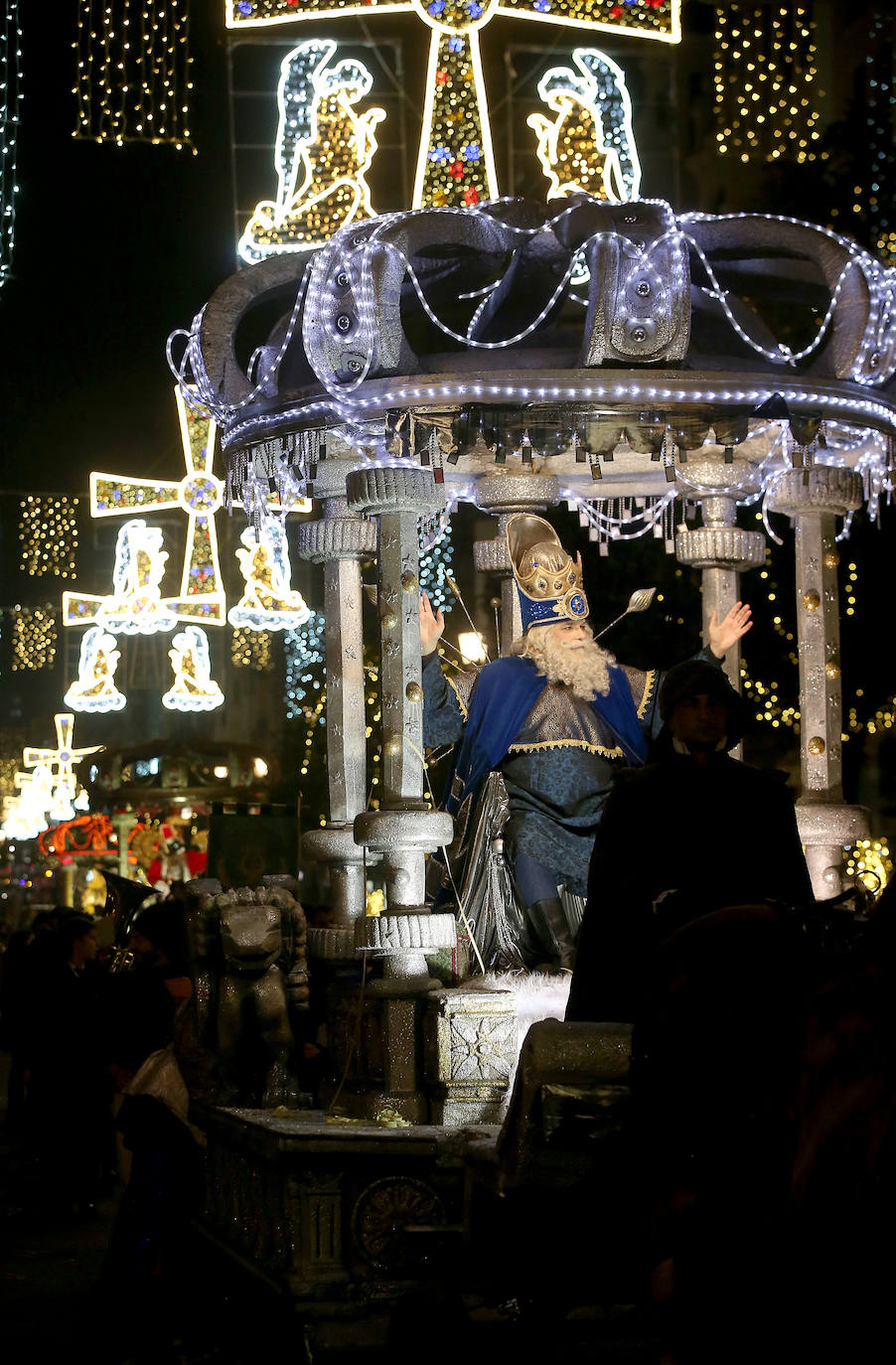 Fotos: Los Reyes Magos hacen soñar a los niños en Oviedo