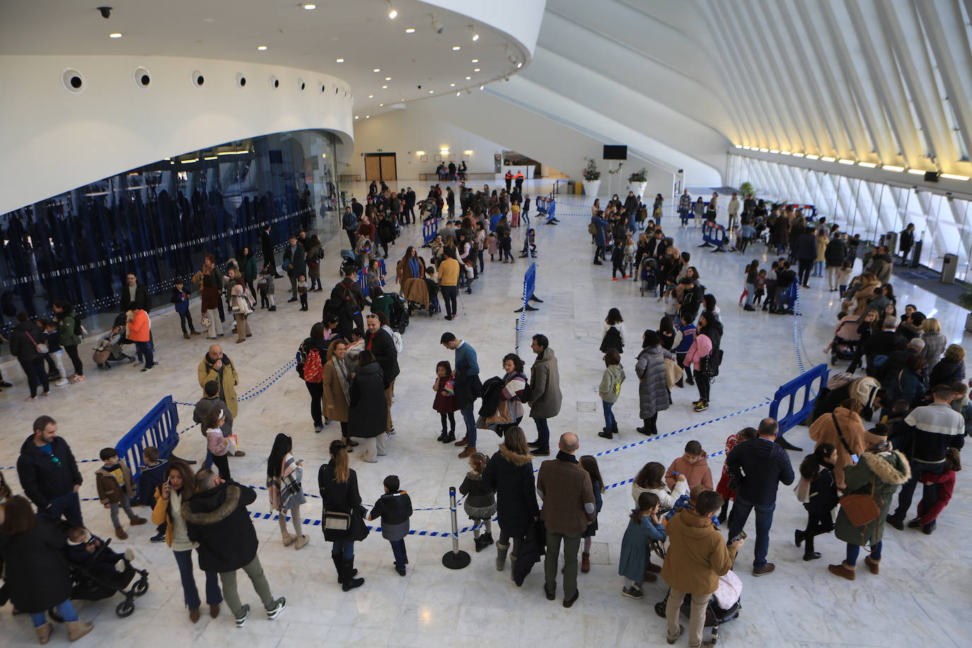 Fotos: Los Reyes Magos llevan a Oviedo la ilusión y aseguran traer «una comitiva con muchos regalos»