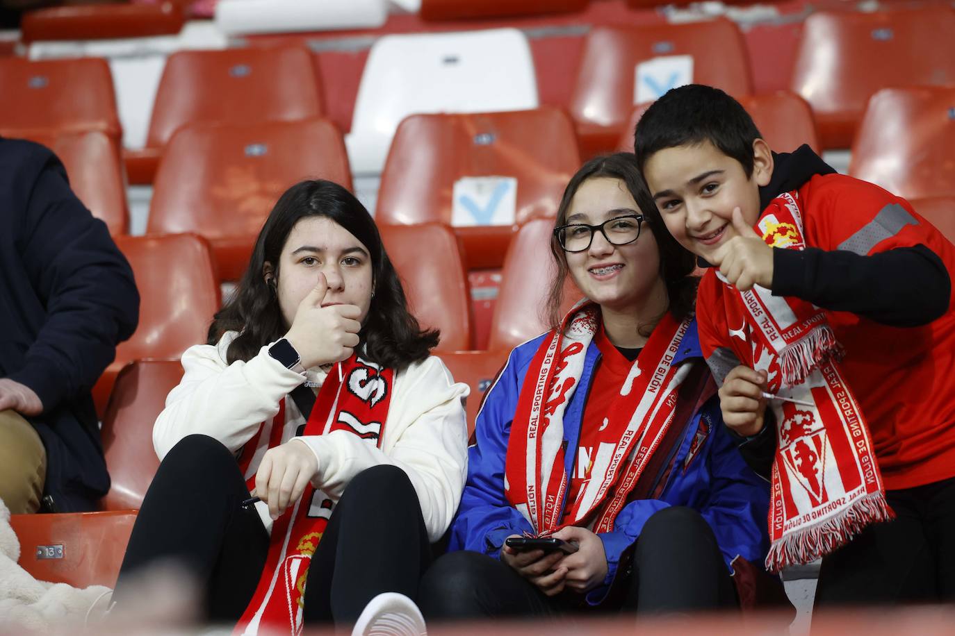 Fotos: ¿Estuviste en el Sporting - Levante? ¡Búscate en las fotos!