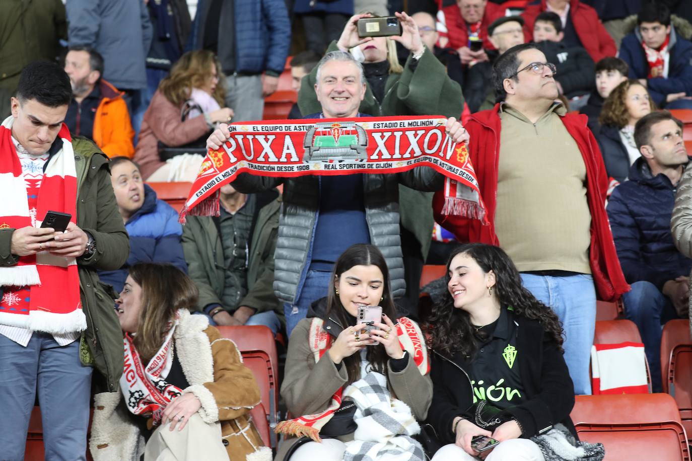 Fotos: ¿Estuviste en el Sporting - Levante? ¡Búscate en las fotos!