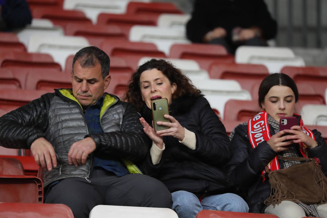 Fotos: ¿Estuviste en el Sporting - Levante? ¡Búscate en las fotos!