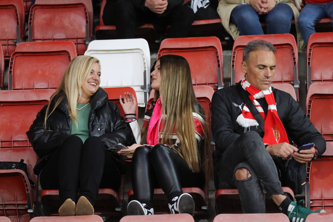 Fotos: ¿Estuviste en el Sporting - Levante? ¡Búscate en las fotos!