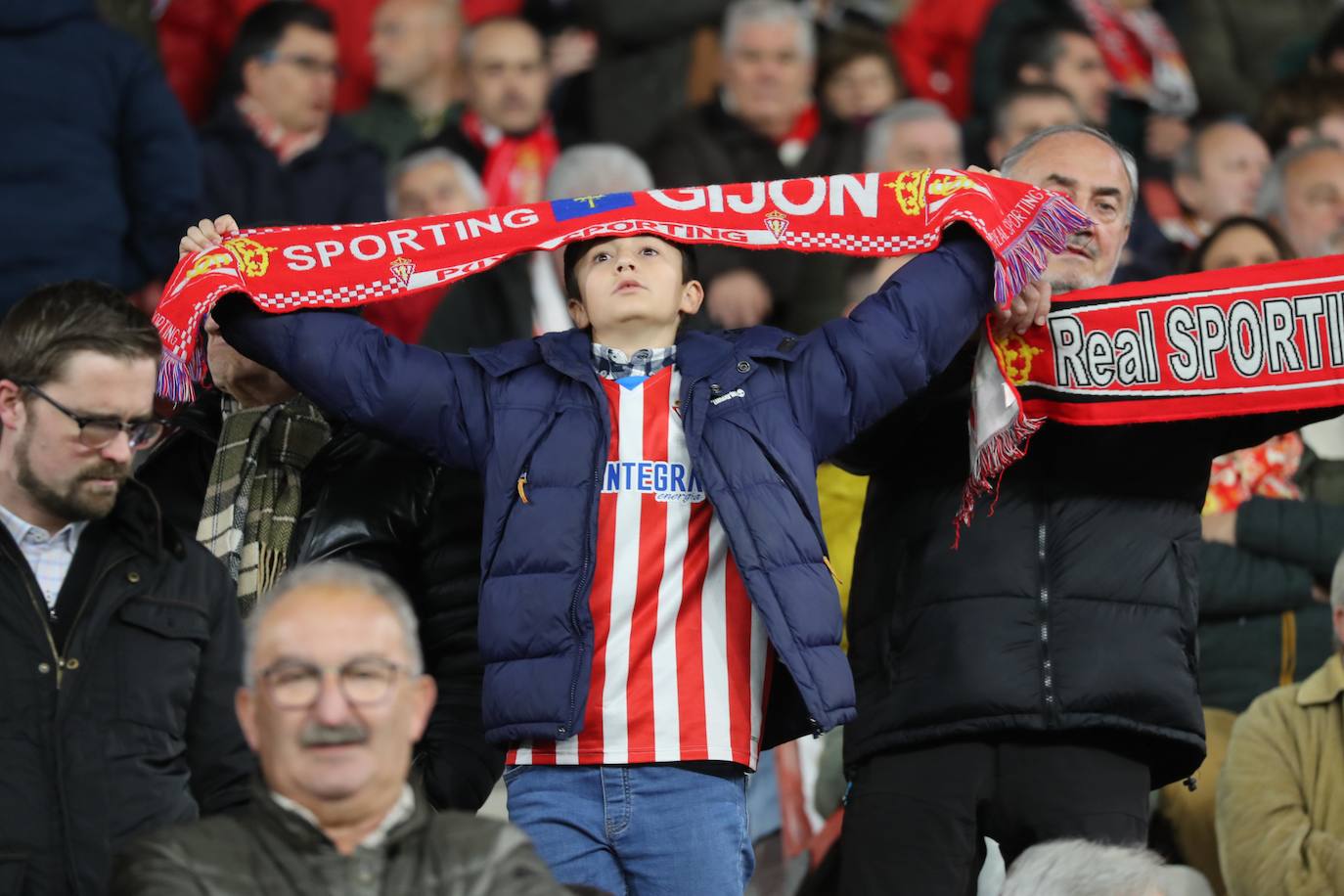 Fotos: ¿Estuviste en el Sporting - Levante? ¡Búscate en las fotos!