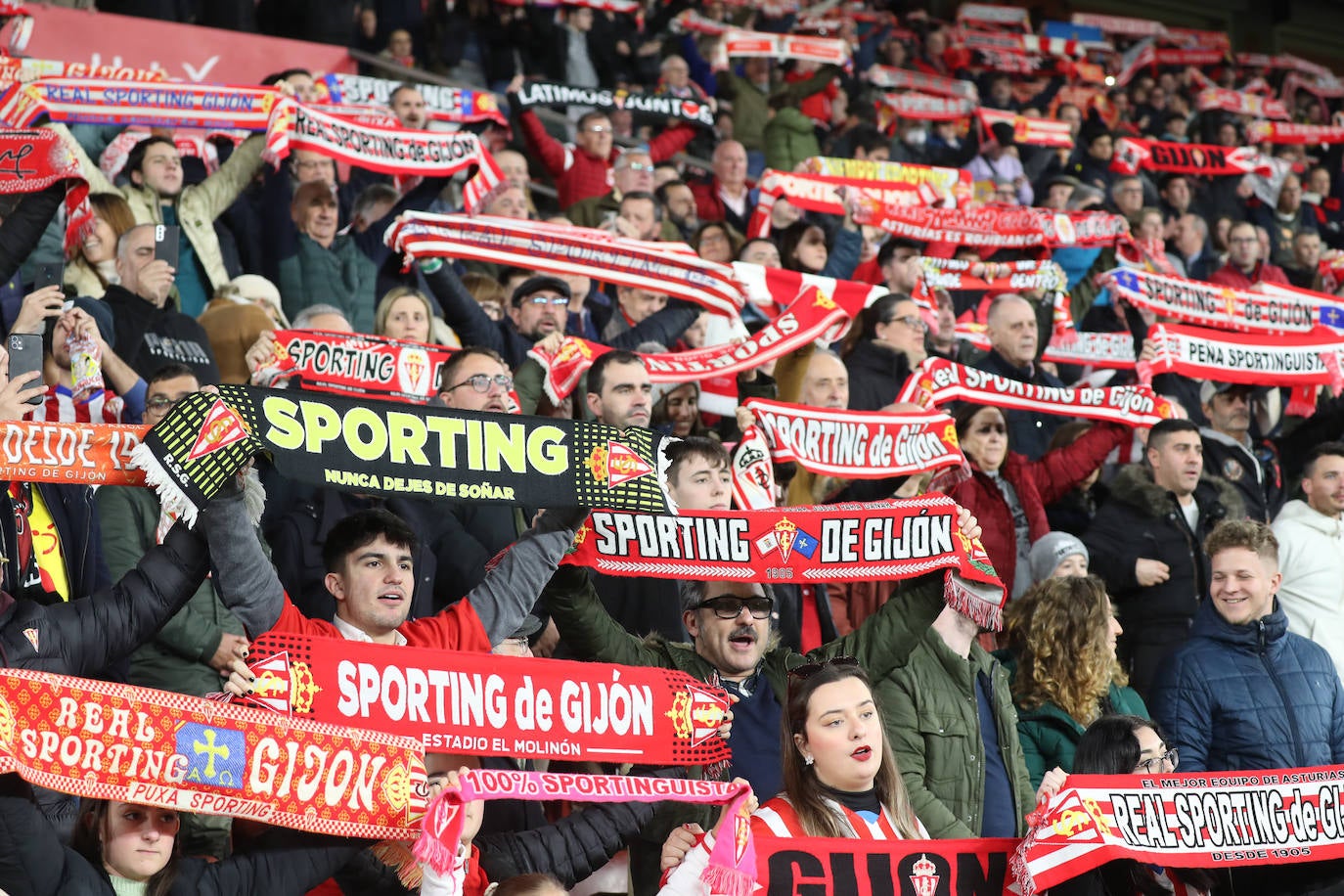 Fotos: ¿Estuviste en el Sporting - Levante? ¡Búscate en las fotos!