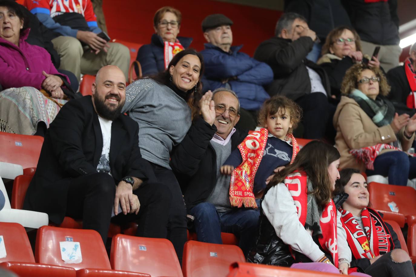 Fotos: ¿Estuviste en el Sporting - Levante? ¡Búscate en las fotos!