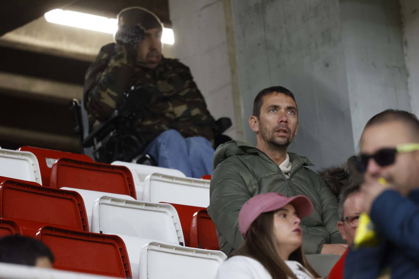 Fotos: ¿Estuviste en el Sporting - Levante? ¡Búscate en las fotos!