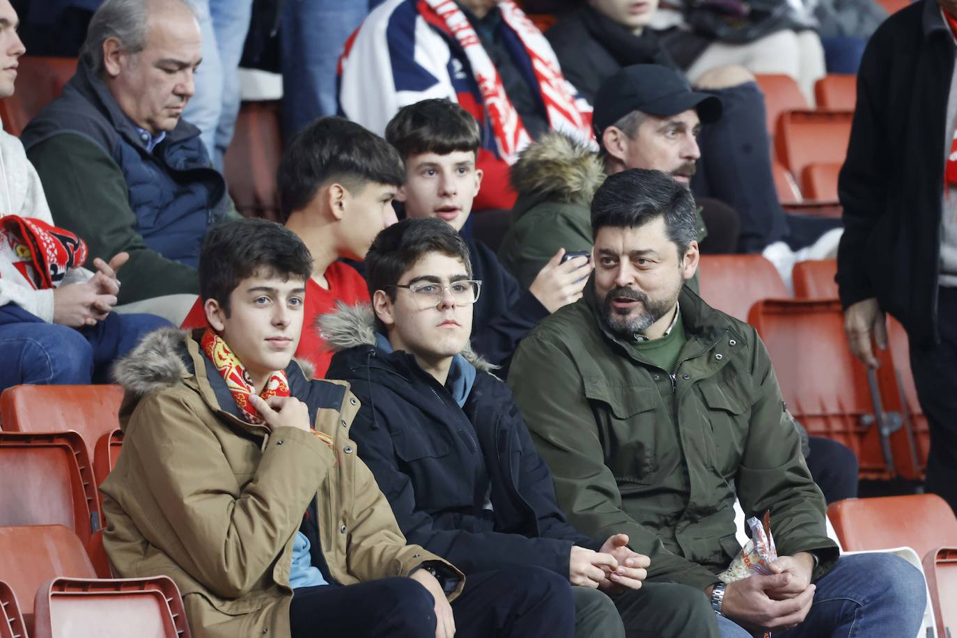 Fotos: ¿Estuviste en el Sporting - Levante? ¡Búscate en las fotos!