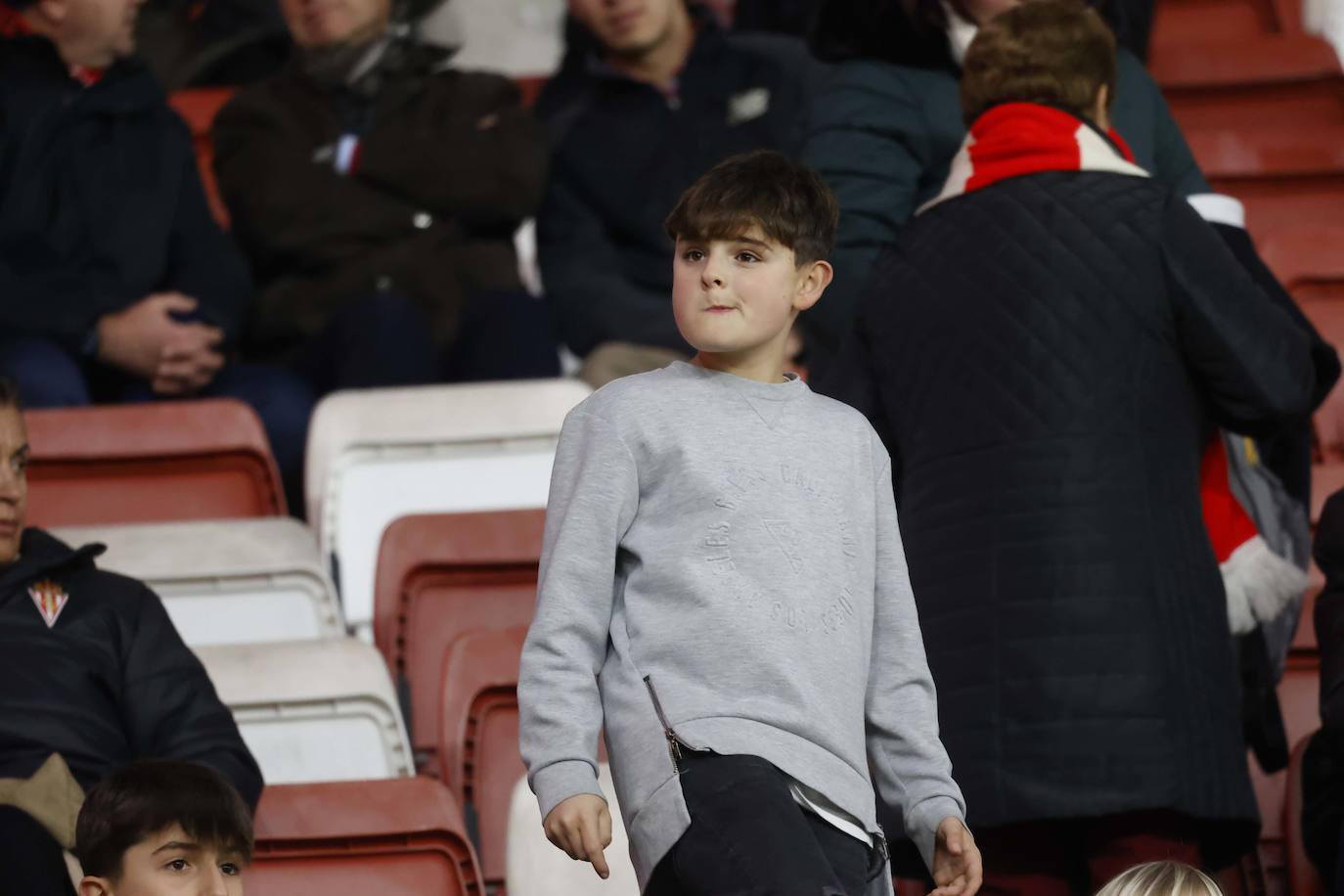 Fotos: ¿Estuviste en el Sporting - Levante? ¡Búscate en las fotos!