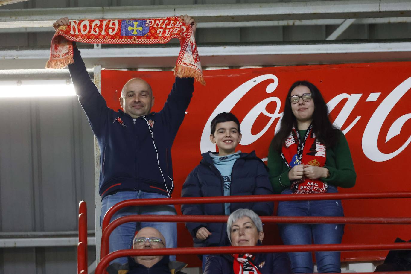 Fotos: ¿Estuviste en el Sporting - Levante? ¡Búscate en las fotos!