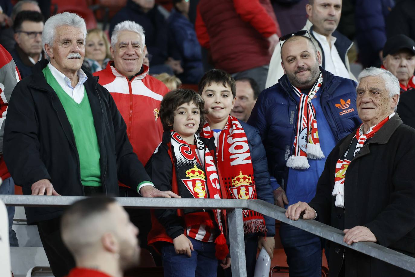 Fotos: ¿Estuviste en el Sporting - Levante? ¡Búscate en las fotos!