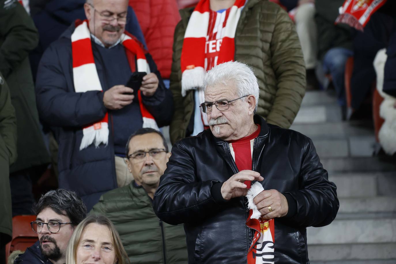 Fotos: ¿Estuviste en el Sporting - Levante? ¡Búscate en las fotos!