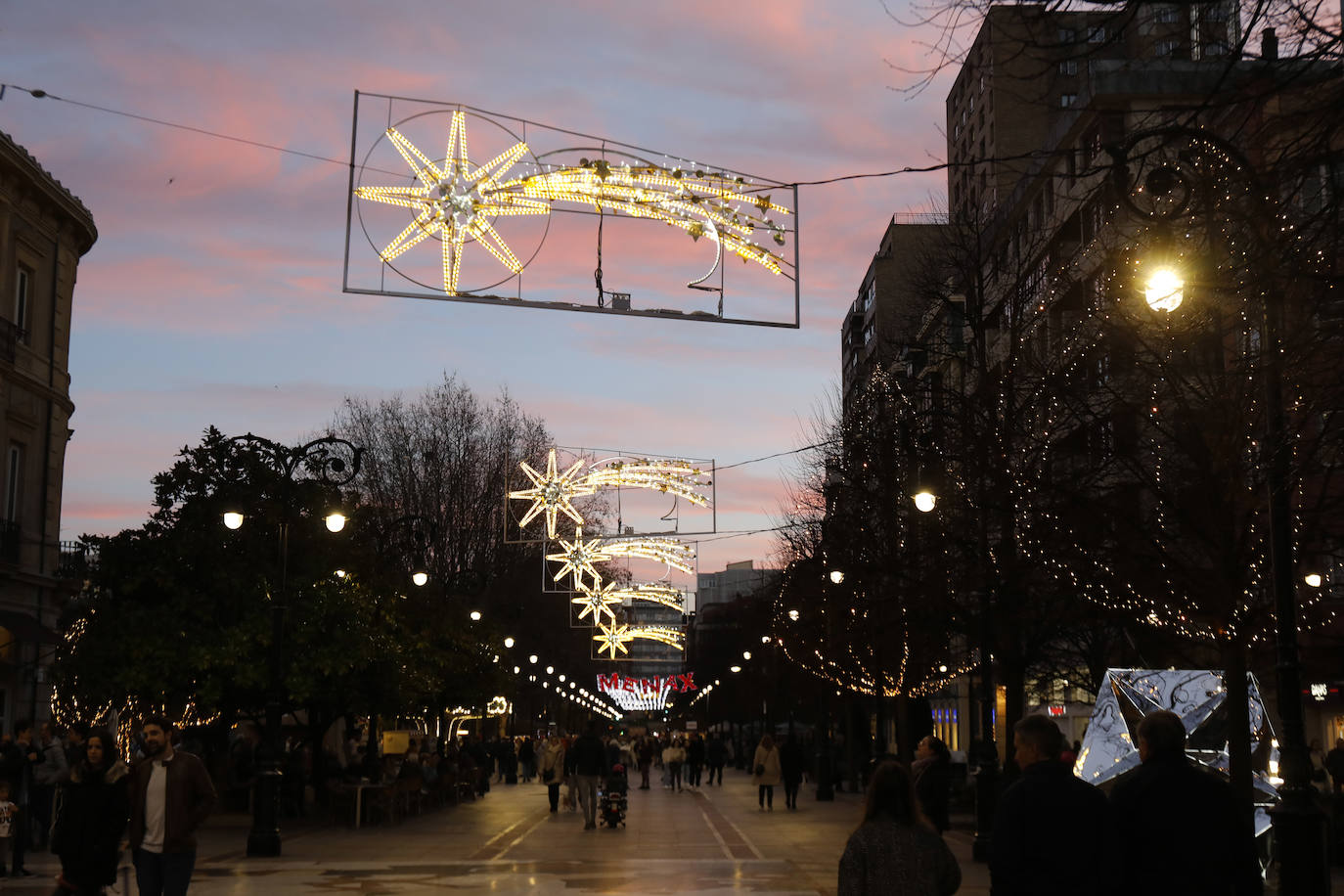 Fotos: Gijón disfruta del último día de las luces navideñas