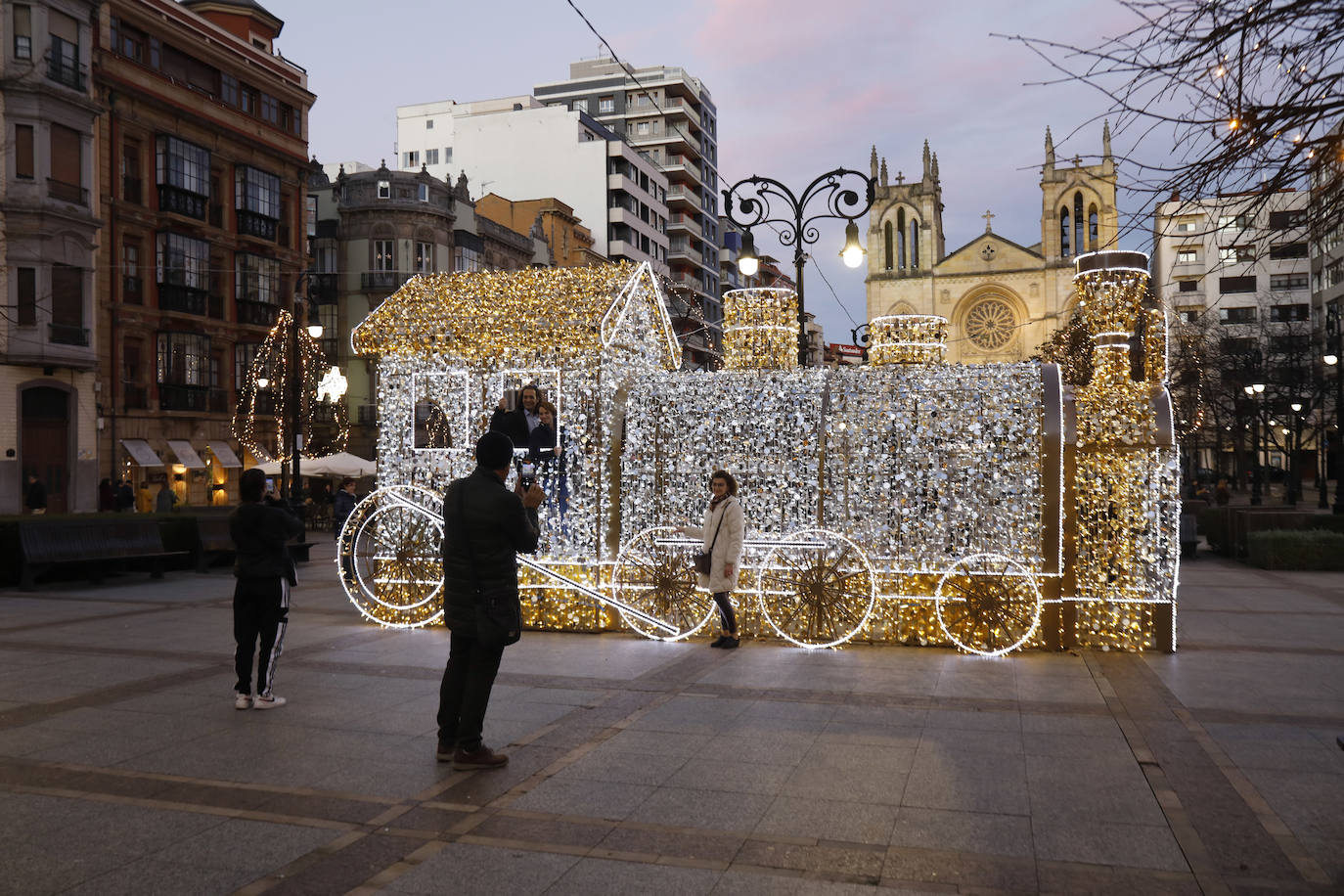 Fotos: Gijón disfruta del último día de las luces navideñas