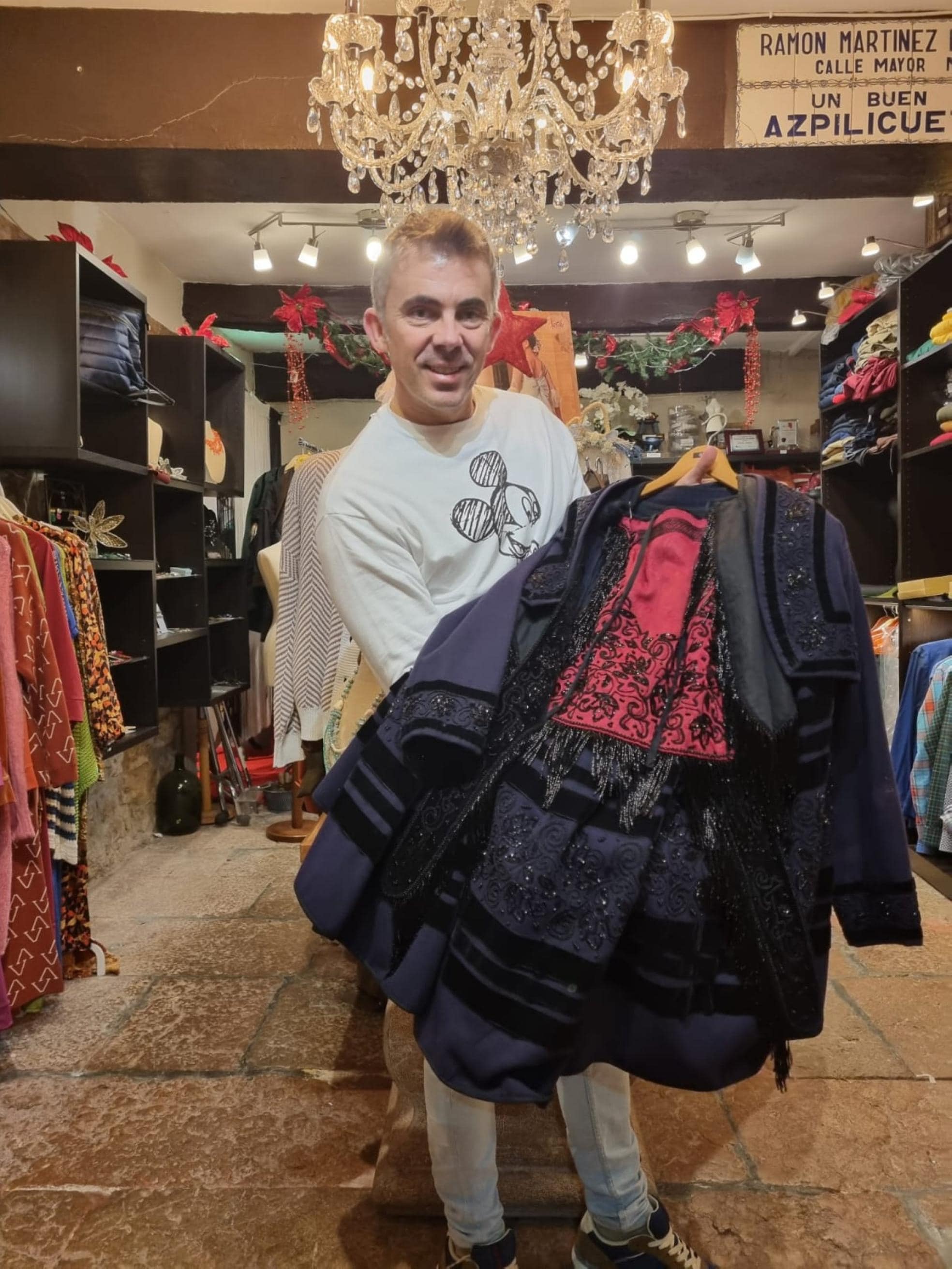 Vendedor esfuerzo Araña El alquiler de los trajes regionales vive un 'boom' | El Comercio: Diario  de Asturias