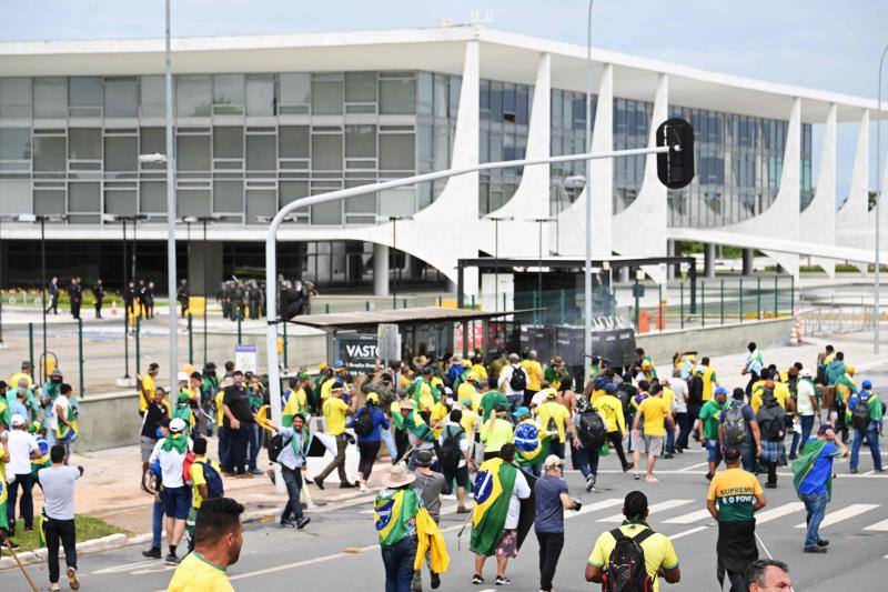 Fotos: Cientos de partidarios de Bolsonaro invaden el Congreso de Brasil