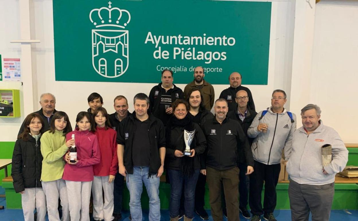 Integrantes de los clubes Gijón 64 y Antonio Rico.