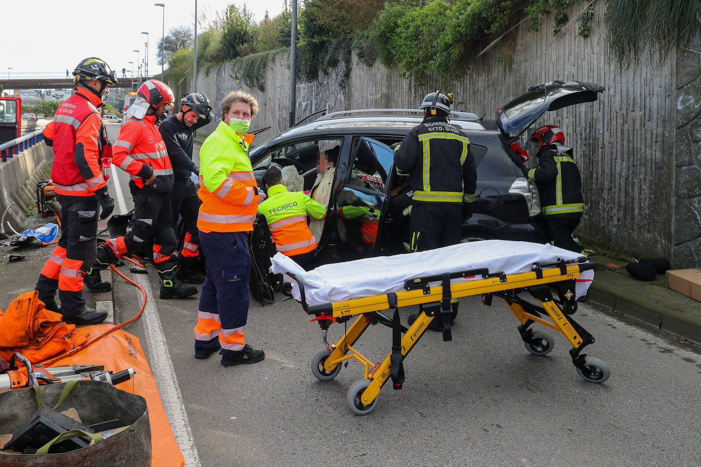 Fotos: Despliegue policial por un accidente de coche en el Llano