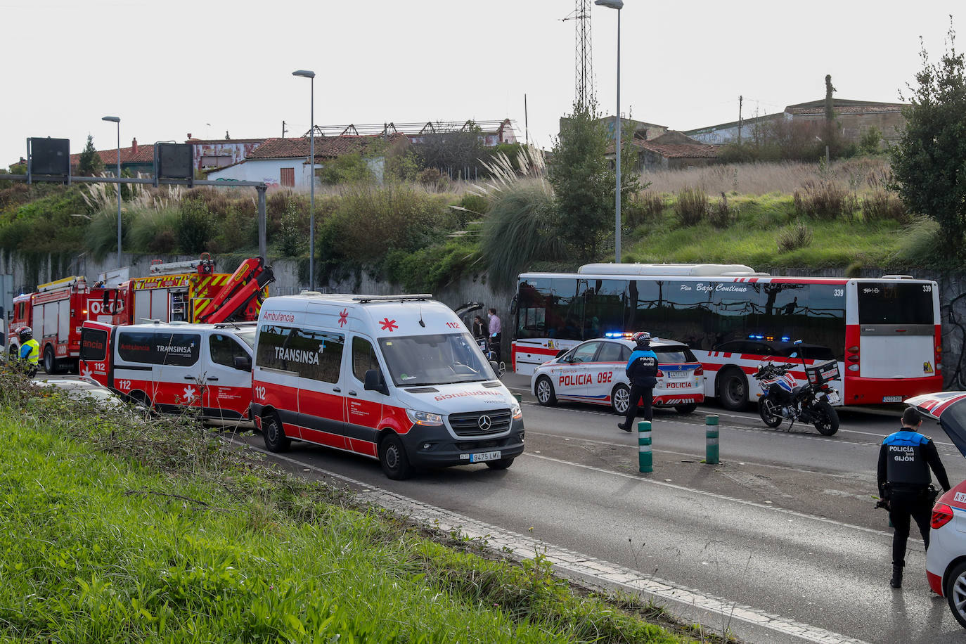 Fotos: Despliegue policial por un accidente de coche en el Llano