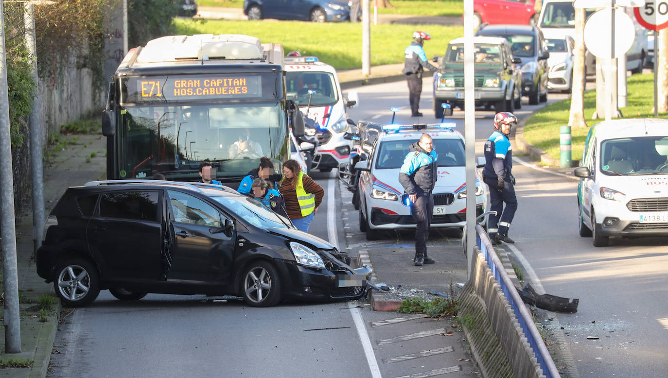 Fotos: Despliegue policial por un accidente de coche en el Llano